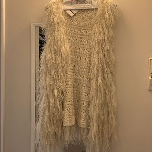 En Creme feather vest. Knit lining inside.